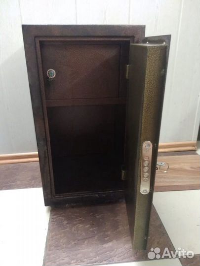 Сейф металлический