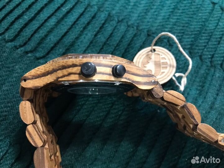 Часы из дерева jord