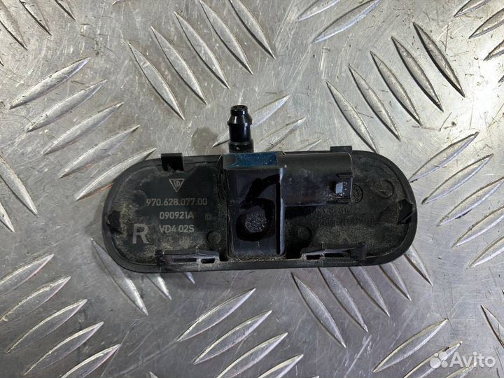 Форсунка омывателя лобового стекла правая Porsche