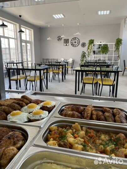 Повар, помощник повара и кухрабочая