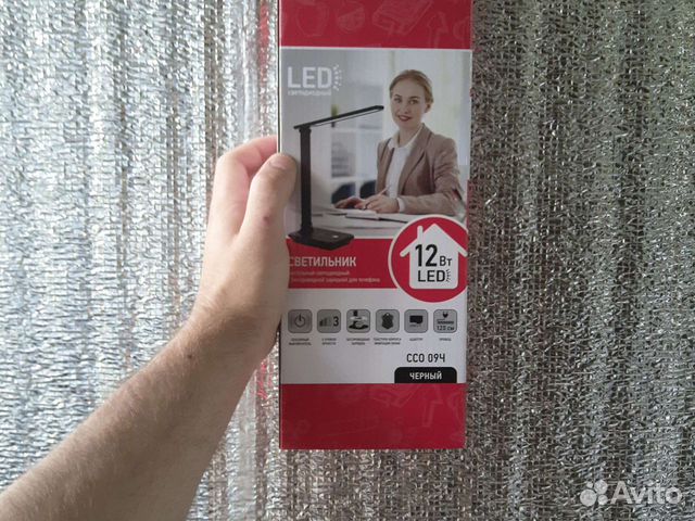 Настольный светильник с безконтактной зарядкой