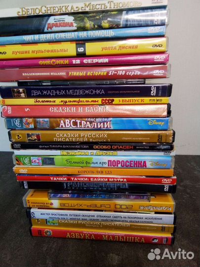 Видеомагнитофон + фильмы и песни-караоке