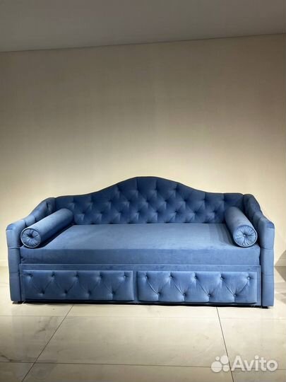 Диван раскладной с подушками