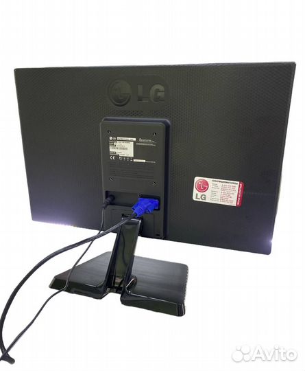 Монитор LG 18.5