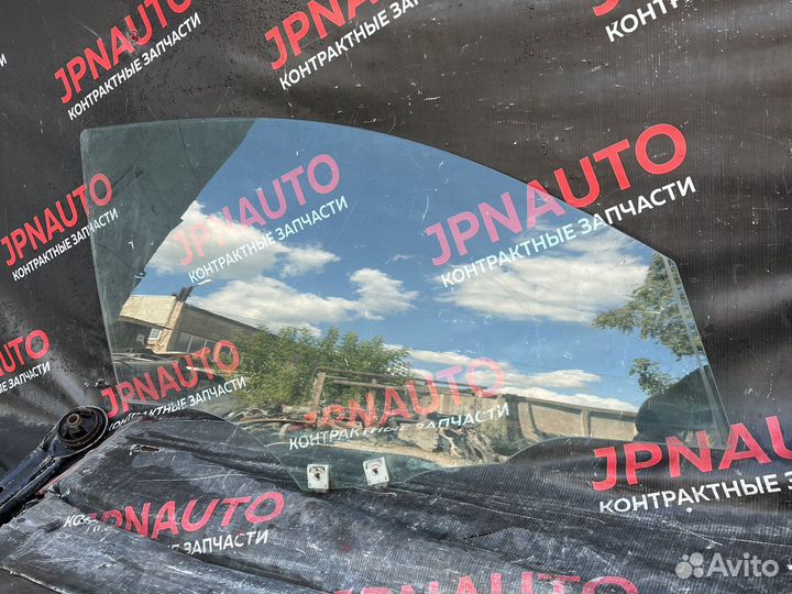 Стекло переднее правое Mazda 3 BK седан