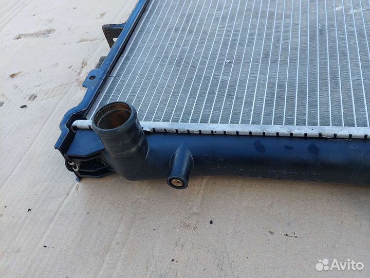 Радиатор охлаждения двигателя Kia Sportage 1