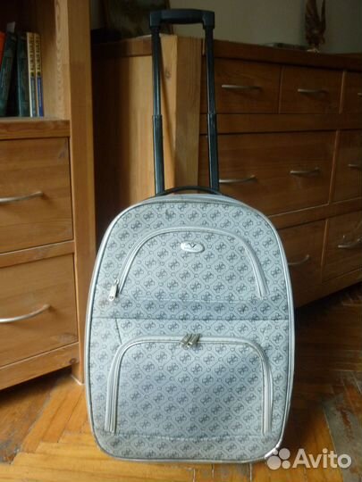 Чемодан на колесах