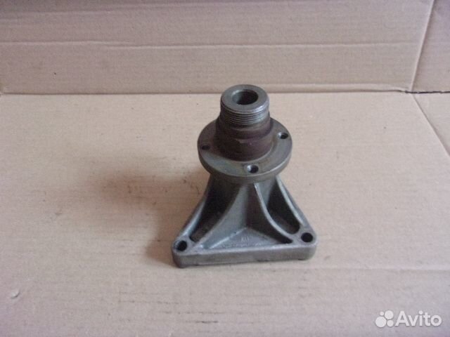 Опель Омега А 87-93г. опора вентилятора охлаждения