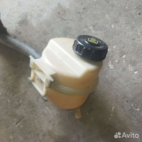 Бачок гидроусилителя руля Renault Logan 2