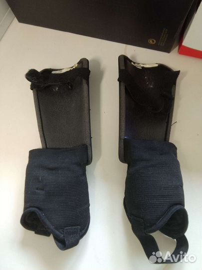 Футбольные щитки