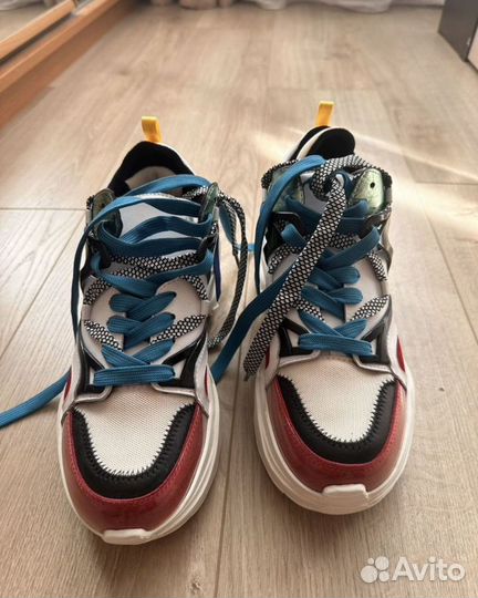 Кроссовки женские кожаные 39 размер новые