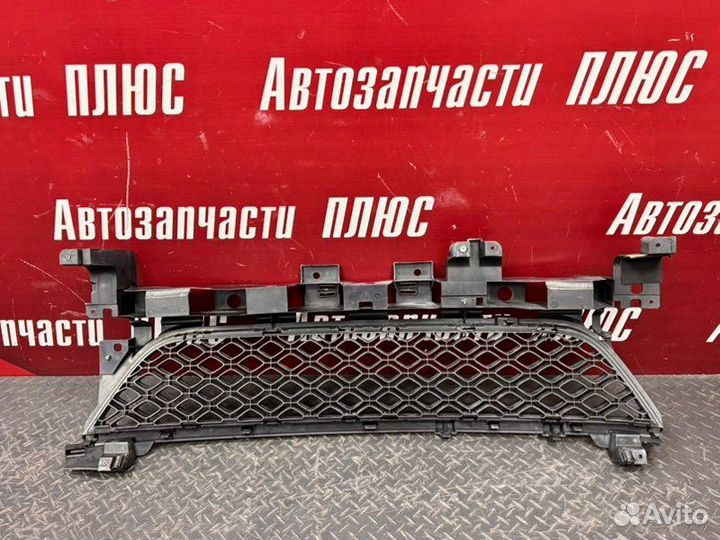 Решетка бампера нижняя Renault Sandero Stepway 2