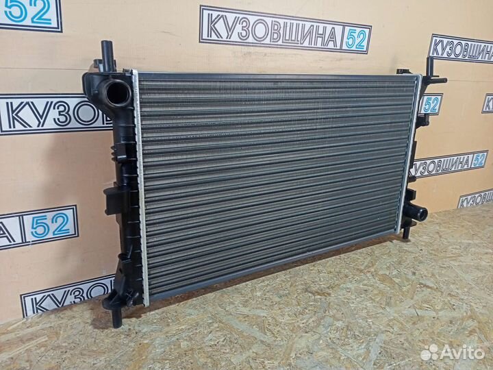 Радиатор охлаждения Ford Focus 1 (98-04) MT + A/C