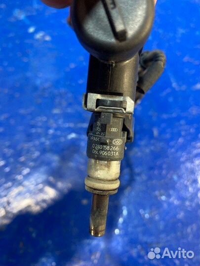 Топливная рампа Audi A4 B8 седан CJE 2011-2015