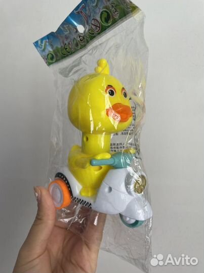 Новая игрушка утка