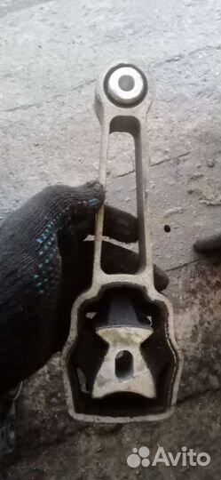 Опора двигателя Задняя Freelander 2 дизель 2.2TDI