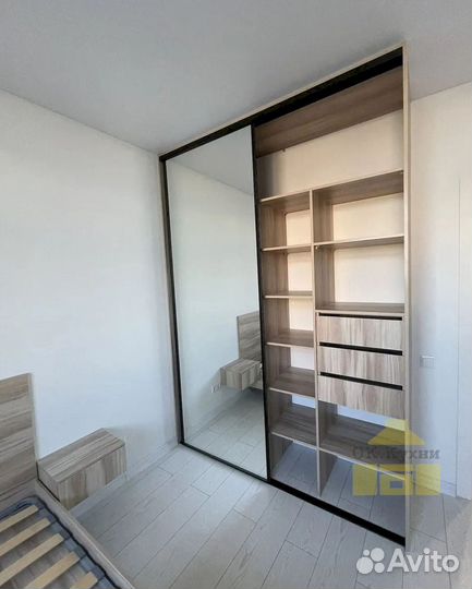 Книжный шкаф