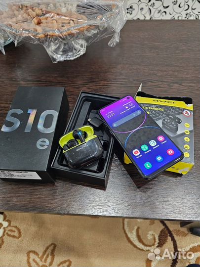 Samsung Galaxy S10e, 6/128 ГБ