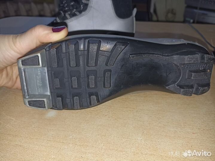 Лыжные ботинки размер 34 б/у