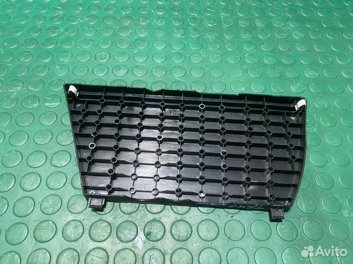 Накладка обшивки крышки багажника Toyota RAV4 IV рестайлинг (2015—2019)