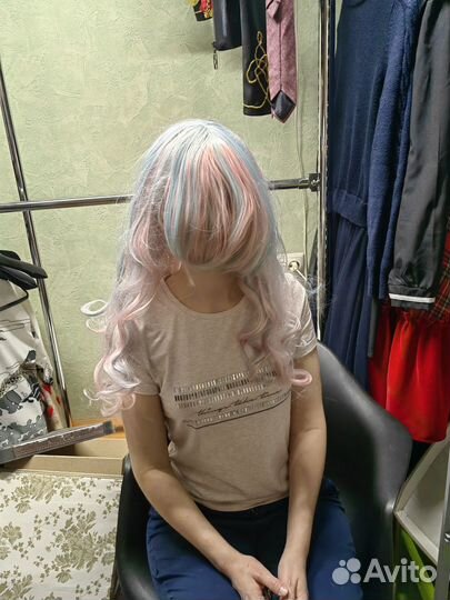 Розово-голубой парик с шиньонами