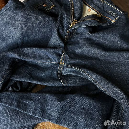 Джинсы Levis