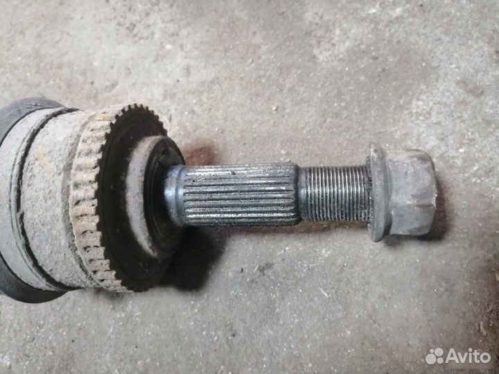 Полуось передний правый Nissan Primera P12