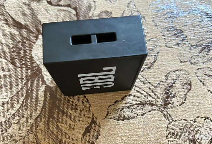 Портативная колонка jbl