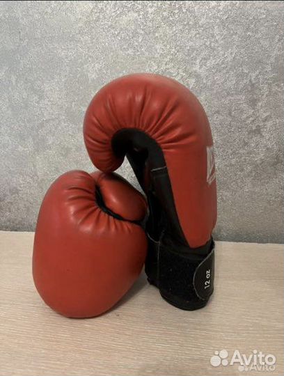 Боксерские перчатки