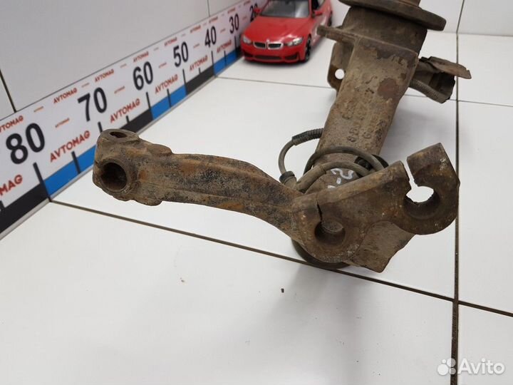 Кулак поворотный передний левый