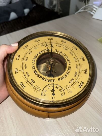 Барометр aneroid в идеальном состоянии