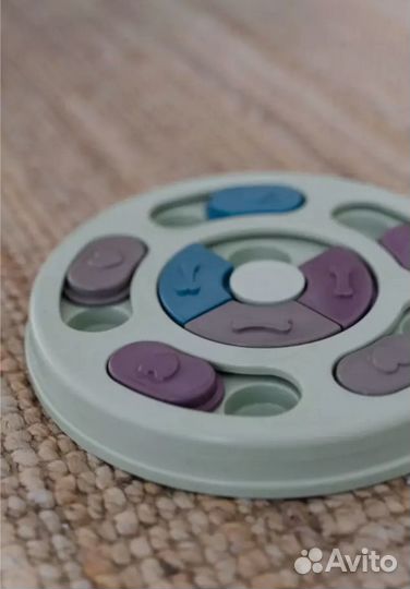 Игрушка-кормушка для собак