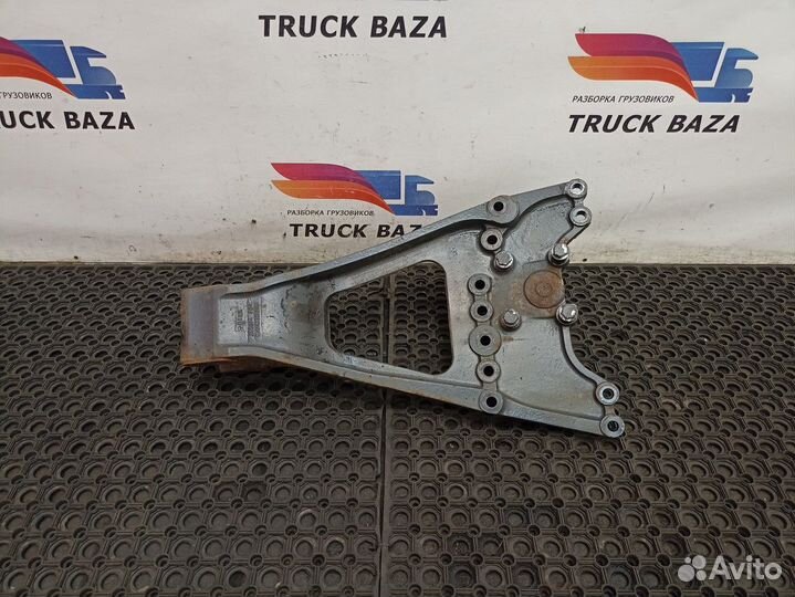 Кронштейн реактивной тяги правый