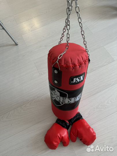 Боксерские перчатки с грушей для детей