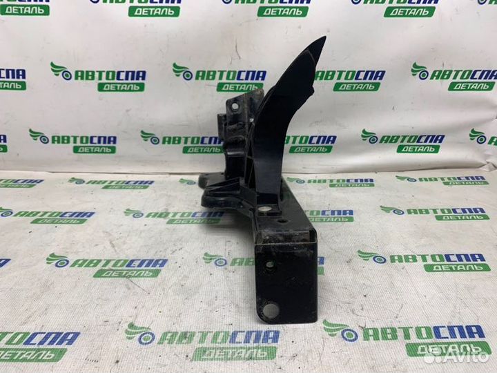 Кронштейн усилителя бампера передний правый Opel