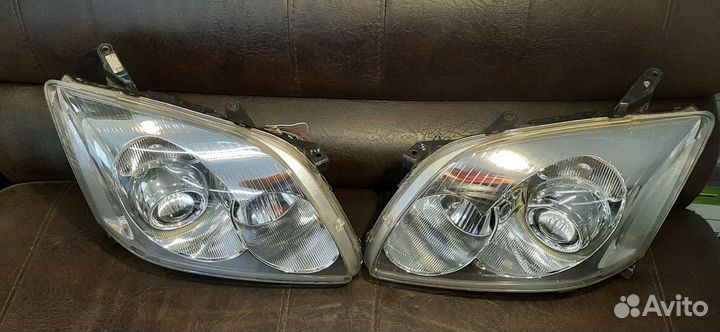 Фара toyota avensis доресталинг