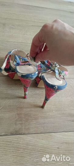 Босоножки 37