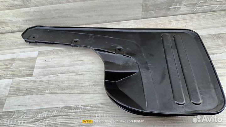 Брызговик передний левый под расширитель hilux 06