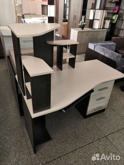 Компьютерный стол угловой новый