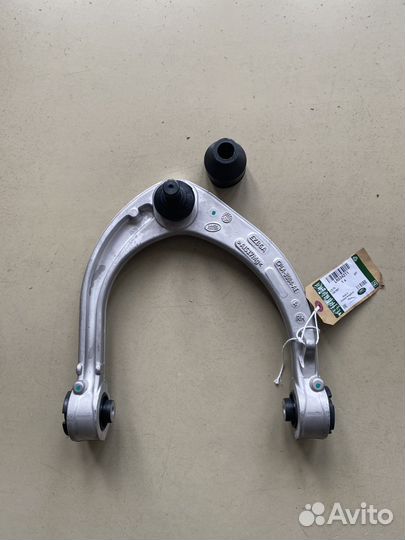 Рычаг верхний передней подвески правый LR034211