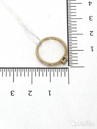 Кольцо с природным камнем Золото