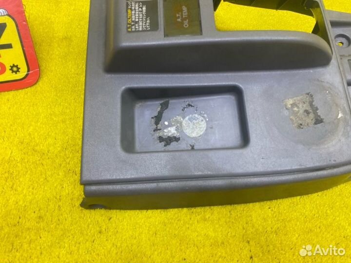 Консоль автомата передний Toyota Land Cruiser