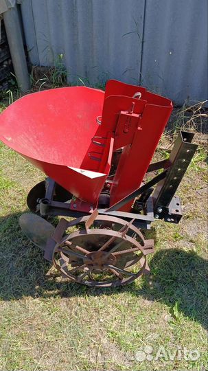 Картофелесажалка на мотоблок