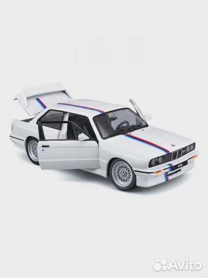 Модель Bburago 1:24 - BMW M3 (E30) 1988 18-21100