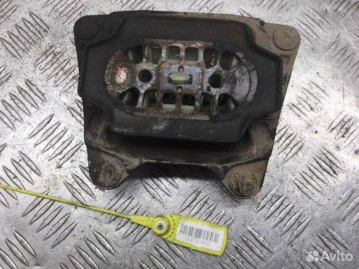 Подушка крепления кпп Audi A6 BPP