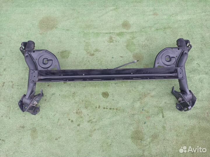 Балка подвески задняя Nissan Note E11