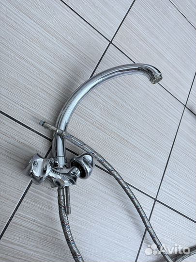 Смеситель для раковины с подводкой