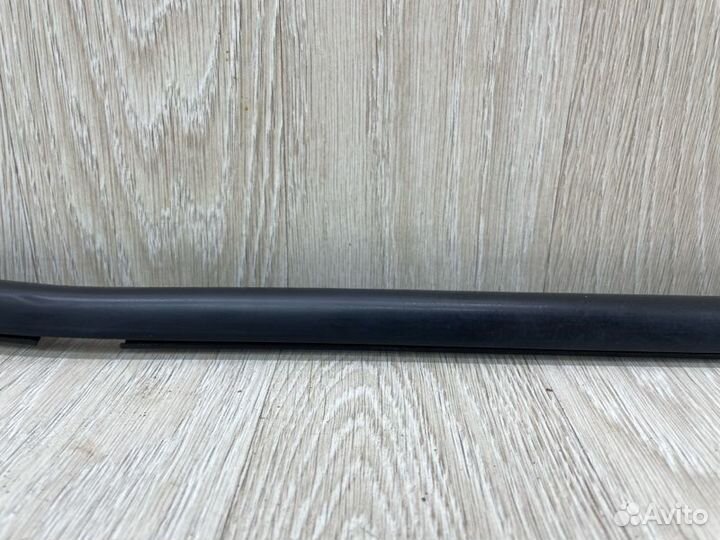 Молдинг стекла двери передний левый Renault Kaptur