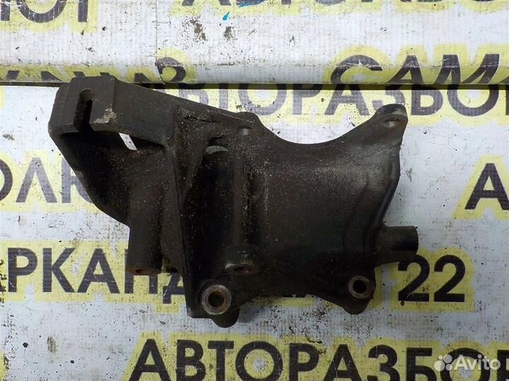 Кронштейн гидроусилителя Mitsubishi Carisma (DA)