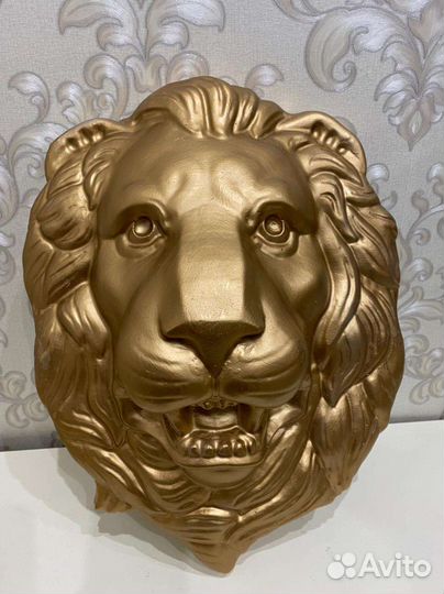 Лев из гипса